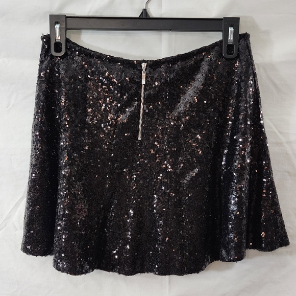 Guess Dresses & Skirts - GUESS Sequin skirt